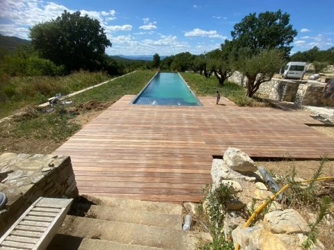 Création d'une terrasse sur plots à Bouquet